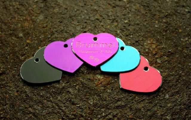 Alu-Hundemarke, Schmuckrand - große Herzen