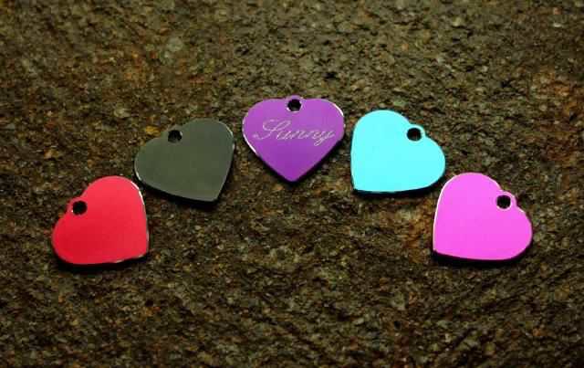 Alu-Hundemarke, Schmuckrand - kleine Herzen