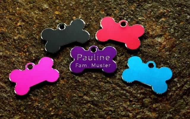 Alu-Hundemarke, Schmuckrand - kleine Knochen