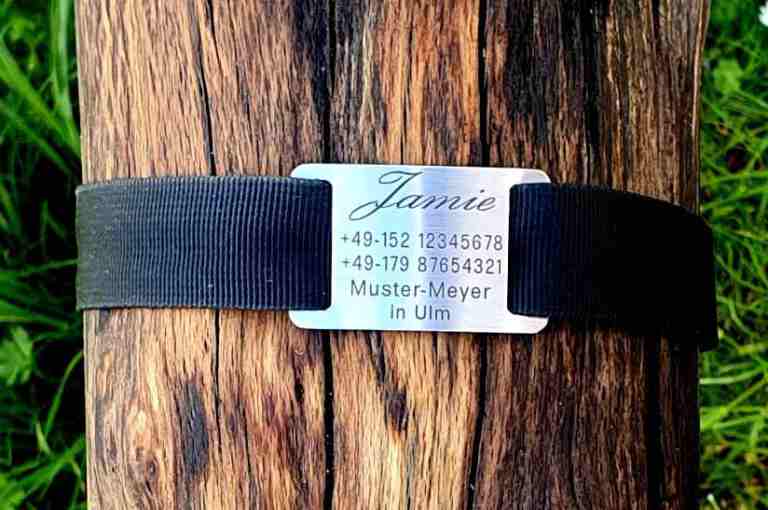 Edelstahl-Plakette für flache Halsbänder mit Breite 23-27 mm, 16,00 €.