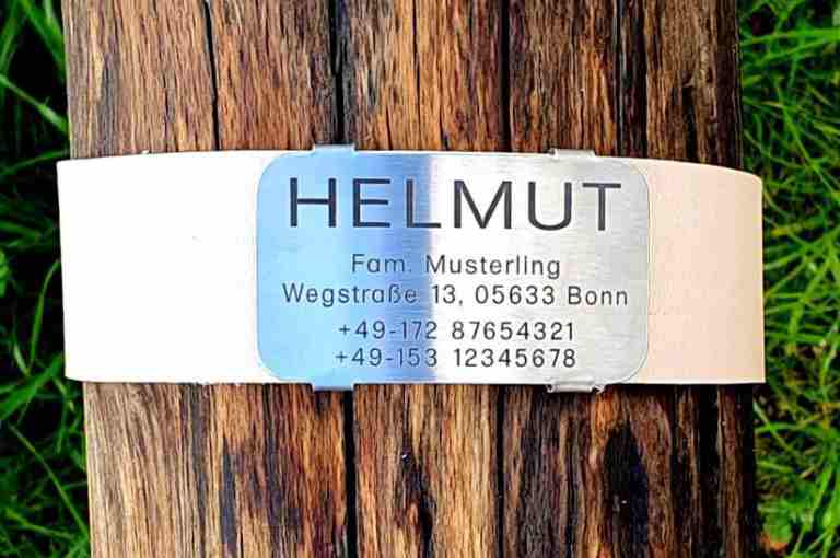 Edelstahl-Plakette für Lederhalsbänder mit Breite 38-41 mm, 21,00 €.