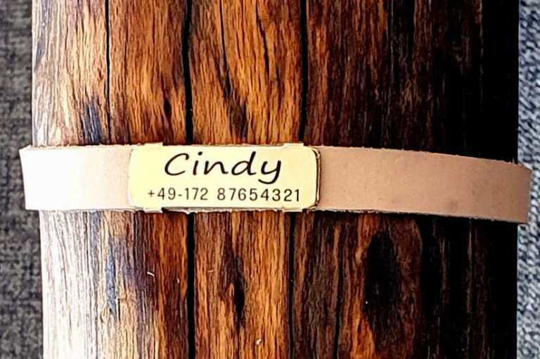 Messing-Plakette für Lederhalsbänder mit Breite 13-16 mm, 17,50 €.