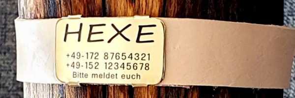 Messing-Plakette für Lederhalsbänder mit Breite 28-31 mm, 20,50 €.